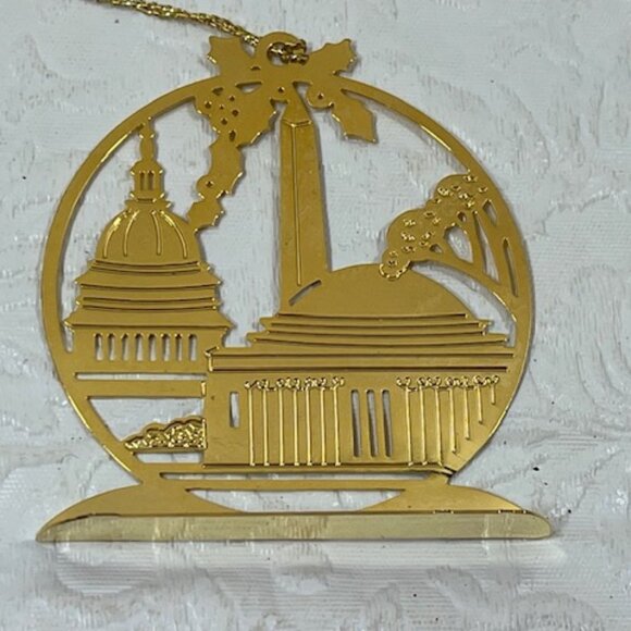 Washington DC's 3 iconic Landmarks Brass Table Tree Christmas Ornament - Picture 3 of 6